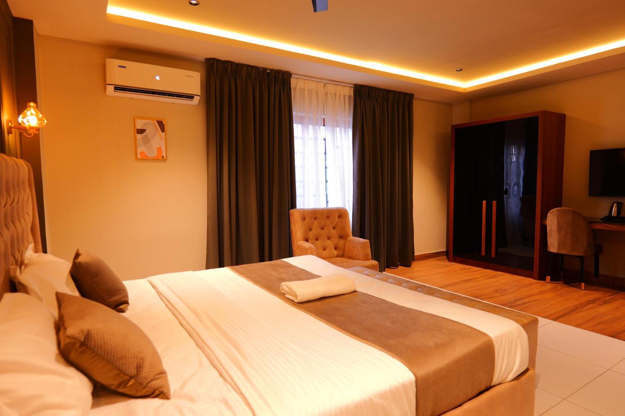 Hotel Classico International Kannangad Exterior foto
